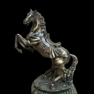 Royal horse sculpture decor